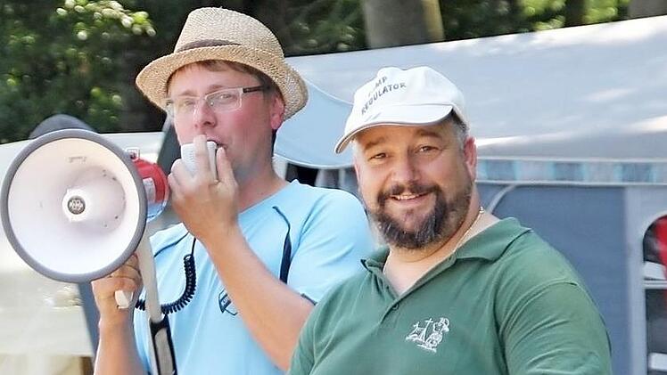 Michael Tischner (links) und Achim Selig rufen zum Mittagessen.