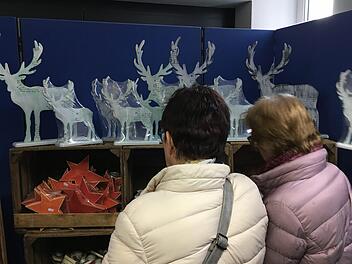 Allerlei Dekoratives fanden die Besucher beim Weihnachtsbasar der N&uuml;dlinger Werkst&auml;tten. Foto: Kerstin V&auml;th