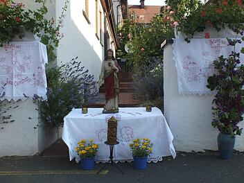 Fronleichnamsschmuck aus früheren JahrenArchiv, Welker