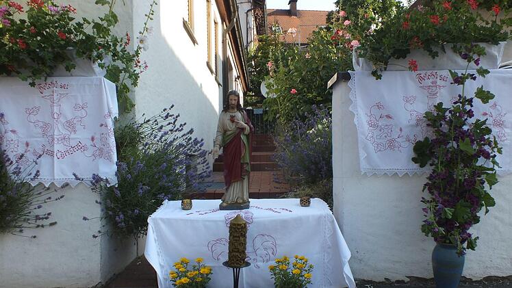 Fronleichnamsschmuck aus früheren JahrenArchiv, Welker