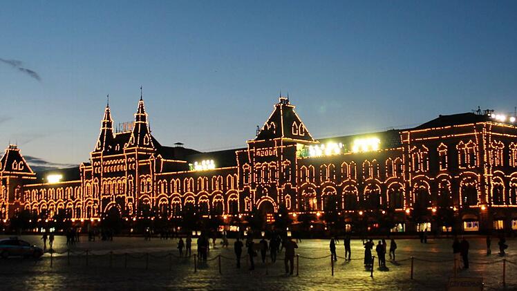 Der Rote Platz mit dem Nobelkaufhaus Gum