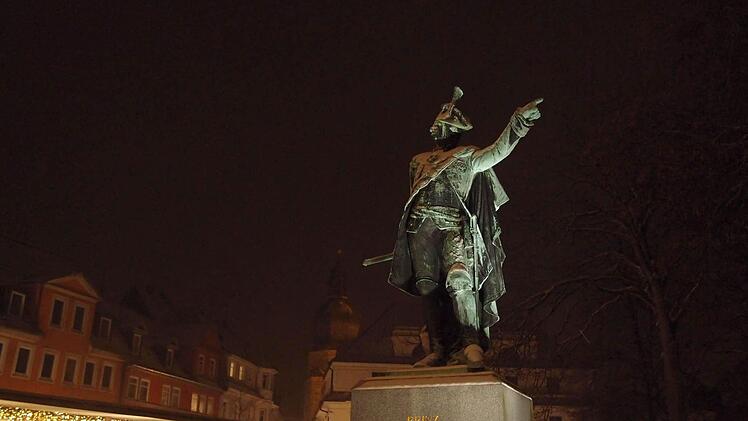 Impressionen aus dem verschneiten Coburg: Josias-DenkmalFoto: Jochen Berger