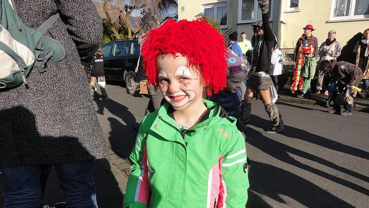 Ein Faschingsumzug nur für Kinder, organisiert vom FC Viktoria in Poppenroth. Wolfgang Wimmel