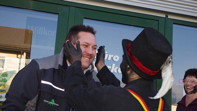 Mario Peter wird vom Schlotfeger Kai Oliver angeschwärzt.