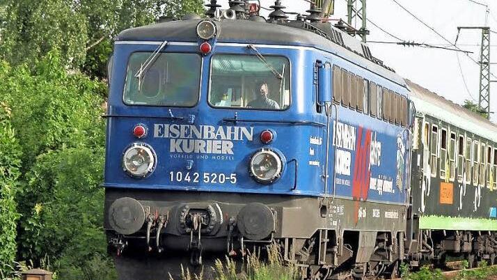 Zum Sortiment betriebsfähiger Altbau-Elektroloks gehört die ÖBB-Baureihe 1042. Am Freitag, 10. Juli, kommt ein bauartgleiches Zugpferd nach Lichtenfels.  Foto: Klaus Oelzner