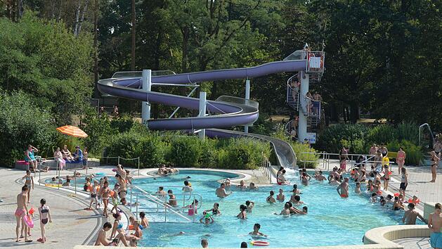Willkommene Abk&uuml;hlung: Bambergs Freib&auml;der sind in diesen Wochen gefragter denn je.  Archivfoto: Ronald Rinklef
