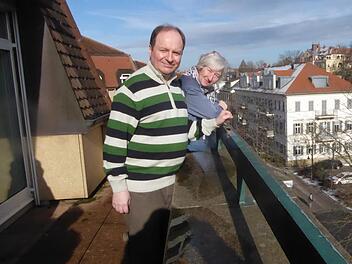 Rainer Furtwängler und Angelika Rasch sprechen über ihre Krankheitsgeschichten, die sie nach Bad Kissingen zur Reha gebracht haben. Foto: Thomas Ahnert