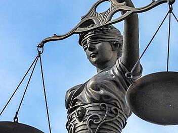 Im falle eines Frührentners ließ Justitia Milde walten, auch wenn der mann schon mehrfach vor Gericht gestanden hatte. Symbolbild: Christopher Schulz