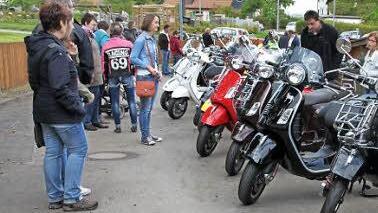 Hunderte von Vespa-Fans aus nah und fern strömten am Sonntagnachmittag nach Maineck .  Fotos: Stephan Stöckel