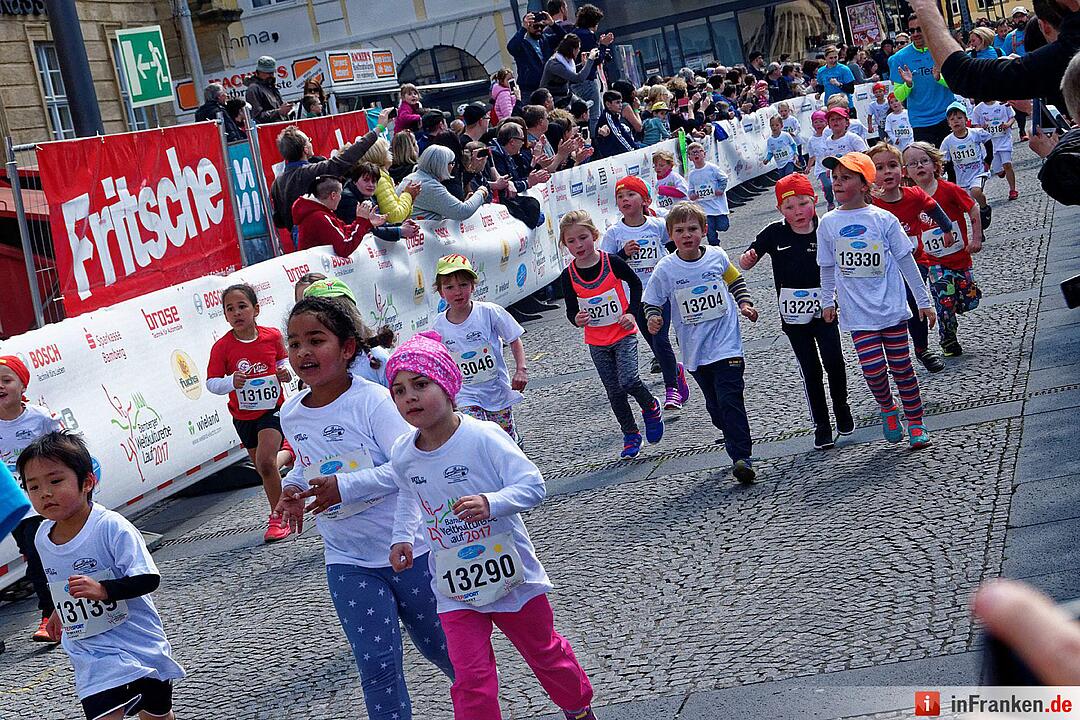 Weltkulturerbelauf 2017 in Bamberg: Der Zieleinlauf am Maxplatz