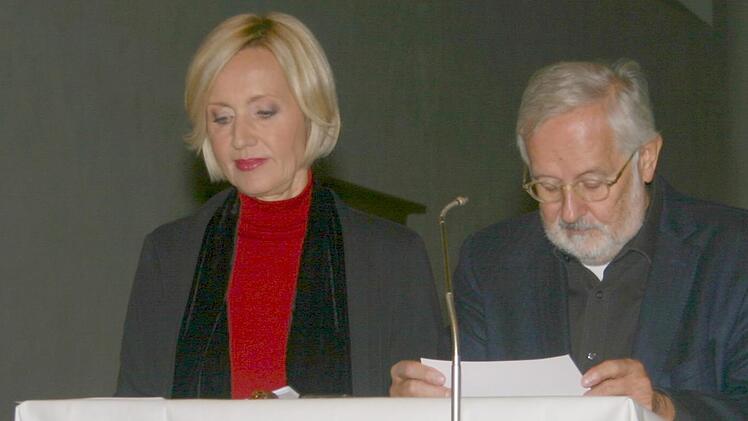 Unter der Überschrift "Von der Gutenberg- in die Zuckerberggalaxis" zeigten Petra Gerster und Christian Nürnberger (links) in der Morizkirche Fluch und Segen der "fünften Gewalt" auf.Martin rebhan