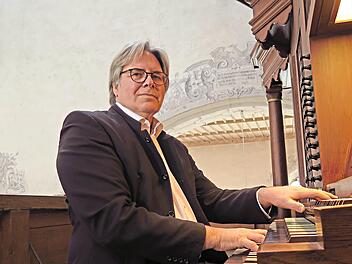 Peter Rottmann an der Orgel.Karin Rottmann-Hagen