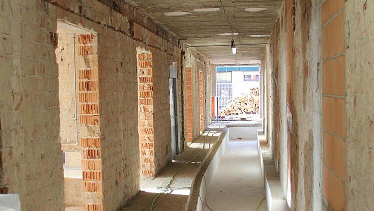 Gräben unter den Gängen sorgen für die Entlüftung. Foto: Marco Meißner