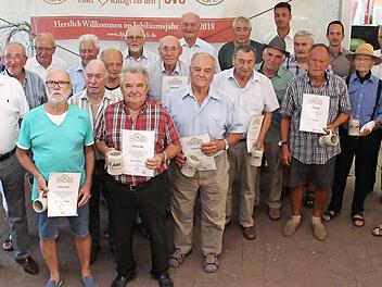 Die Gründungsväter des SV Sambach wurden für 50 Jahre im Verein geehrt. Im Bild mit Vorsitzendem Norbert Händel (3. v. r.) Foto: Evi Seeger