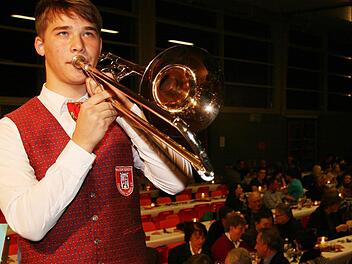 Tobias Hahn ist erst 17 Jahre alt, doch schon ein Meister seines Faches: Er hat das D3-Leistungsabzeichen in Gold abgelegt und mit der Supernote 1,3 bestanden. Fotos: Sonja Adam