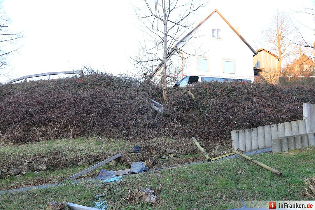 Pkw überschlägt sich in Hollfeld