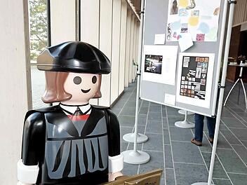 Martin Luther ist als übergroßes Playmobil-Männchen präsent. Fotos: Richard Sänger