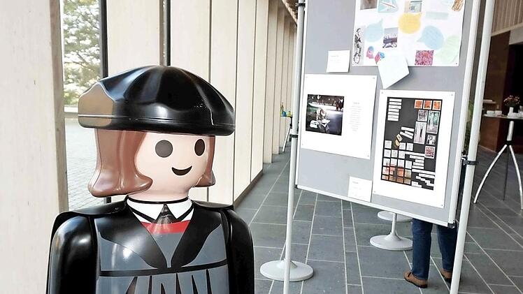 Martin Luther ist als übergroßes Playmobil-Männchen präsent. Fotos: Richard Sänger