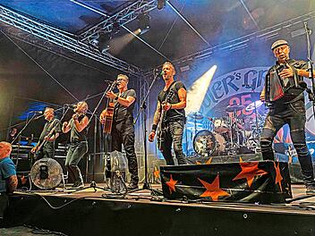 Ein Fiddler kommt selten allein: Fiddlers Green sind Garanten f&uuml;r die perfekte Musikauswahl.Bernd Sonntag