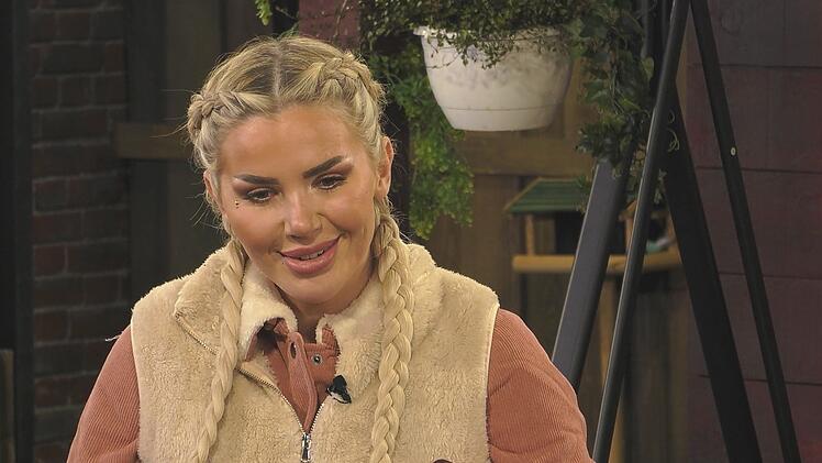 Reality-Sternchen Kim Virginia polarisiert. Ihr Einzug sorgte f&uuml;r riesige Aufregung in der Reality-EWelt und bei den Fans. Ihre Sorgen sind andere: das Plumpsklo im Garten und Stress mit dem Management.