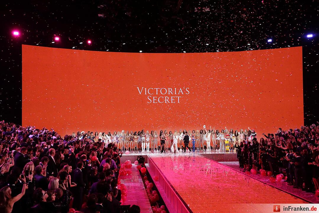 Victoria's Secret Fashion Show Runway 2015
