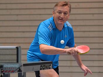 Ralf Hellmann war das Zünglein an der Waage, gewann das letzte Einzel des Tages und brachte damit den wichtigen Sieg der Zeckerner Herren unter Dach und Fach. Foto: Picturedreams