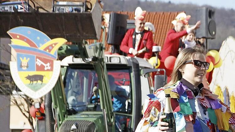 Der Elferrat f&uuml;hrte den Faschingszug an.