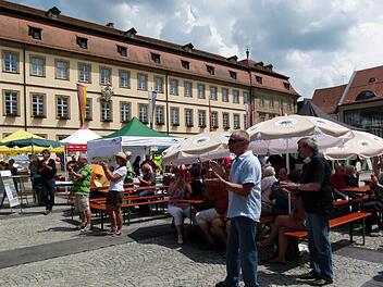 Der Nationalparktag auf dem Maxplatz lockte zahlreicheInteressierte an. Fotos: Marion Krüger-Hundrup
