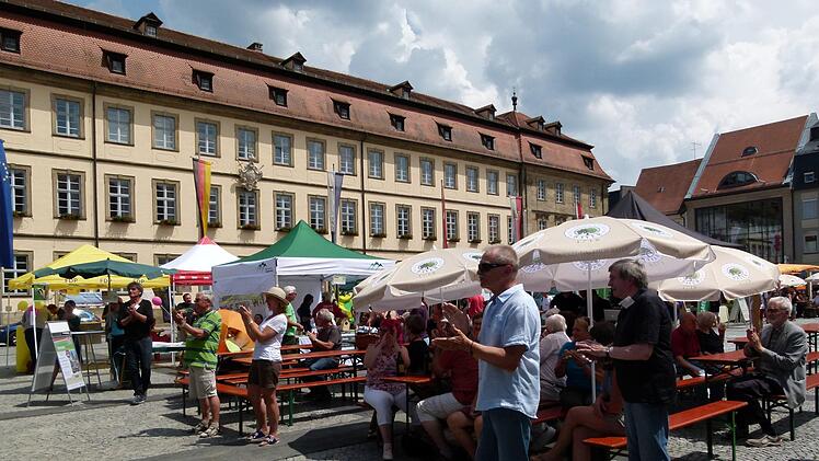 Der Nationalparktag auf dem Maxplatz lockte zahlreicheInteressierte an. Fotos: Marion Krüger-Hundrup