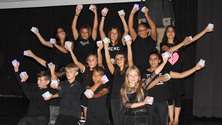 Den Einstieg in einen kurzweiligen Abend machte die Tanzgruppe "Notte di Natale".Christiane Reuther