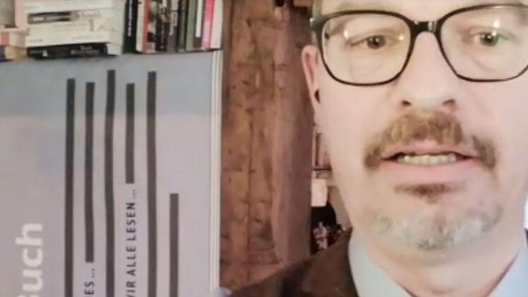 Christian Seltmann moderierte den digitalen Abschlussabend von "Coburg liest".Screenshot