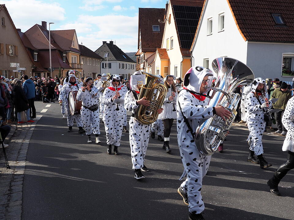 Wildes Faschingstreiben in Steinach an der Saale.
