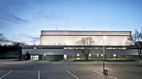 Nicht wenigen Nürnbergern kommt ihre Meistersingerhalle inzwischen etwas altmodisch und verstaubt vor.