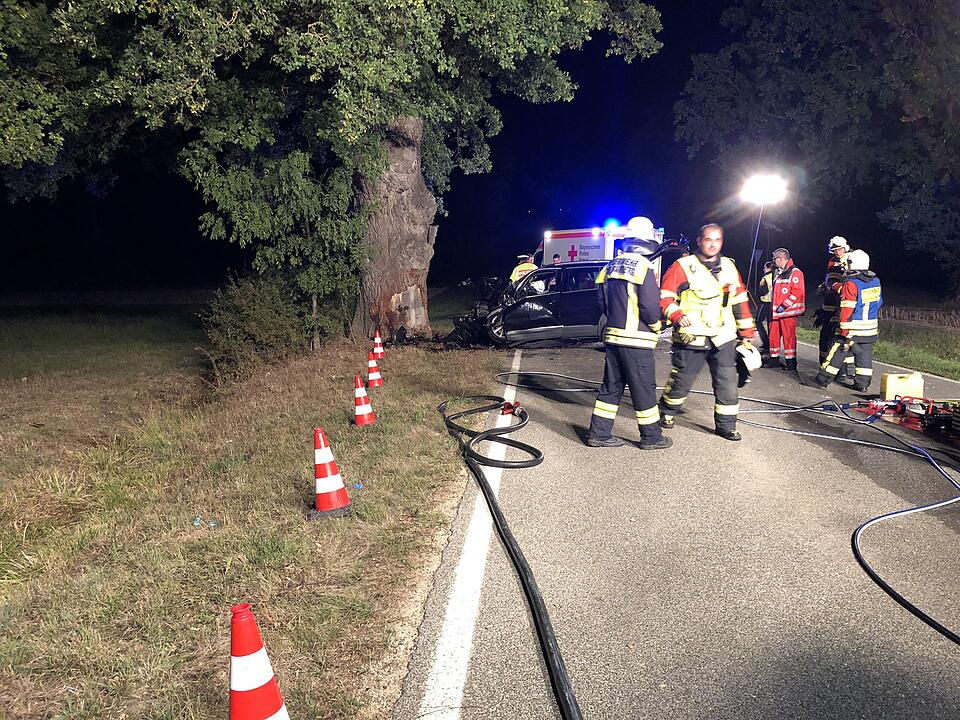 Tödlicher Unfall in Scheßlitz: Auto prallt frontal gegen Baum