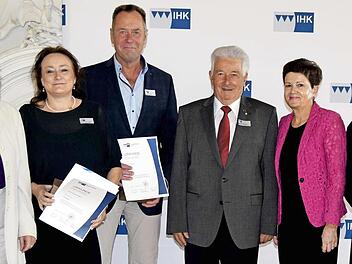 Ehrung verdienter Prüfer der IHK (von links): Gabriele Hohenner, Petra Kreuzer-Seifert, Rudolf Eckstein, Winfred Weinbeer, Gudrun Brendel-Fischer und Monika Faber Foto: Andreas Welz