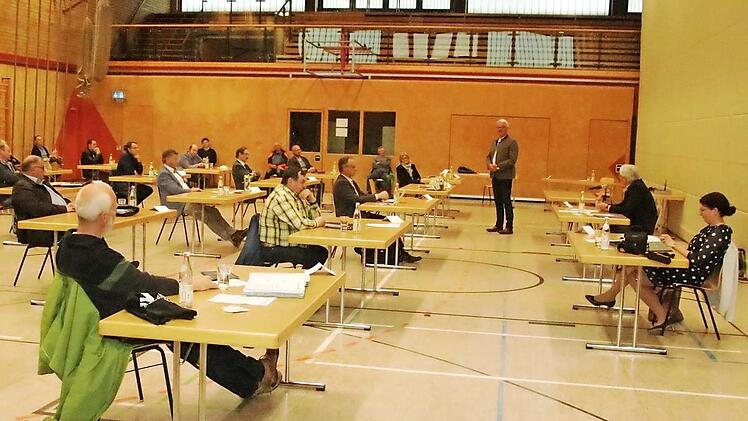 Zweiter Bürgermeister Hauke Petersen, der dem neuen Gemeinderat nicht mehr angehören wird, sprach rückblickend Worte des Dankes.