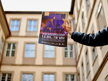 Bamberg: "Open Air Party" im Rathaus-Innenhof - Stadt lädt junge Menschen zum Feiern ein Bamberg: "Open Air Party" im Rathaus-Innenhof - Stadt lädt junge Menschen zum Feiern ein