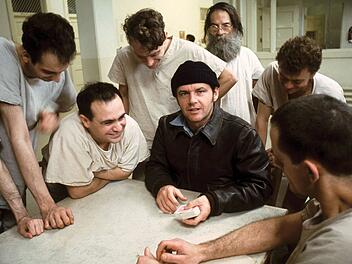 Inmitten eines &uuml;berragenden Darsteller-Ensembles: F&uuml;r seine Rolle eines Ganoven Randall Patrick McMurphy in "Einer flog &uuml;ber das Kuckucksnest" gewann Jack Nicholson einen Hauptdarsteller-Oscar.