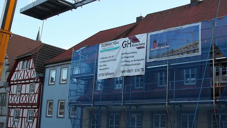 Balkon über den Dächern.