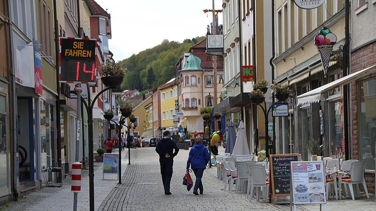 Eine zweite Messanlage steht im vorderen Teil der Fußgängerzone kurz vor dem Fahrradladen. Die andere befindet sich im hinteren Teil bei der Parfümerie. Foto: Ulrike Müller