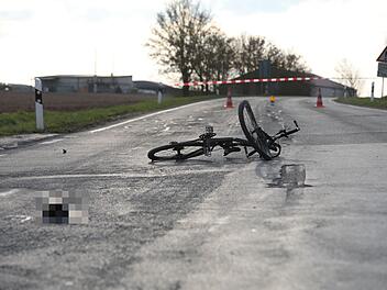 Fahrradfahrer verstirbt nach Zusammensto&Atilde;&Yuml; mit Auto
