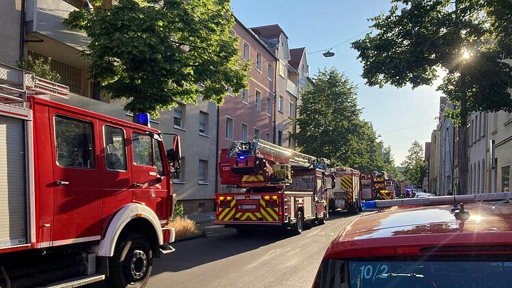 Bamberg: Feuerwehr rückt zu Brand aus - Anwohner verhindern Ausbreiten des Feuers