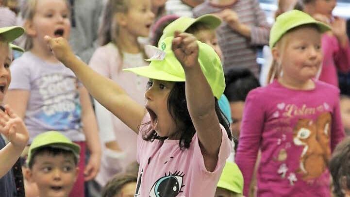 "Wir wollen spielen, klatschen, schreien!" Die Kinder hatten einen Riesenspaß dabei, ihre Rechte in die Welt zu posaunen. Foto: Katharina Müller-Sanke