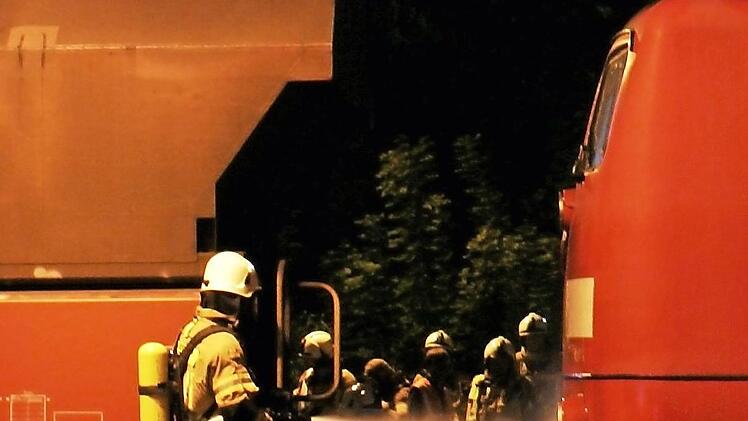 Mitten in der Nacht war die Feuerwehr gefordert.  Fotos: News5/Christian Licha