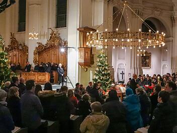 Festlich-frohe Kirchenmusik wurde bei der Christmette in der Stephanskirche geboten.  Fotos: Barbara Herbst