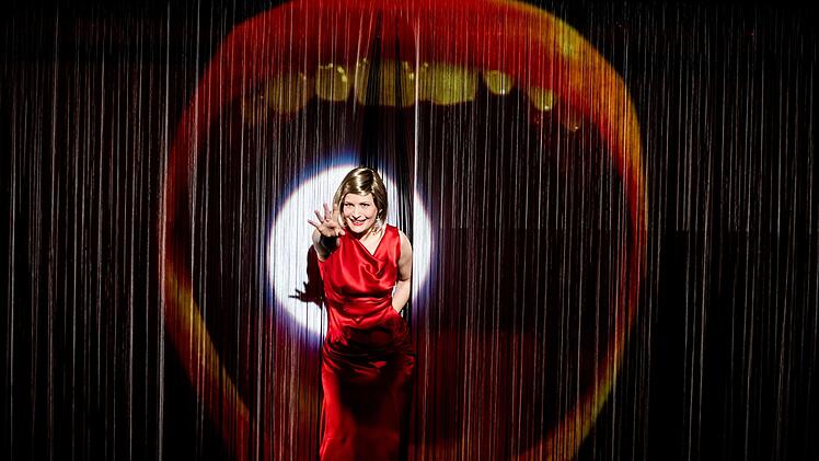 Kristin Schulze als Cole Porters Ehefrau in dem Musical "Alles Liebe, Linda".Foto: Annemone Taake