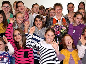 Jeden Tag aufs Neue und mit viel Freude will die neue Schulleiterin Doris Roth mit den begeisterten Mädchen ihrer Schule zusammenkommen.  Fotos: Pfannes