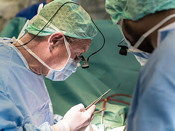 1.600 Herz-OPs werden jährlich in der Erlanger Herzchirurgie durchgeführt, davon 10 bis 20 Herztransplantationen