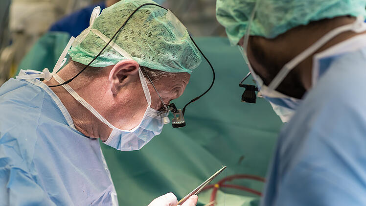 1.600 Herz-OPs werden jährlich in der Erlanger Herzchirurgie durchgeführt, davon 10 bis 20 Herztransplantationen