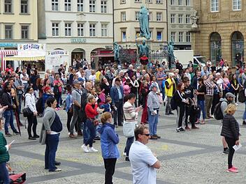 Abstand, Mundschutz? Bei der Demo in Bamberg war das nicht das Thema. Foto: Thomas Weichert